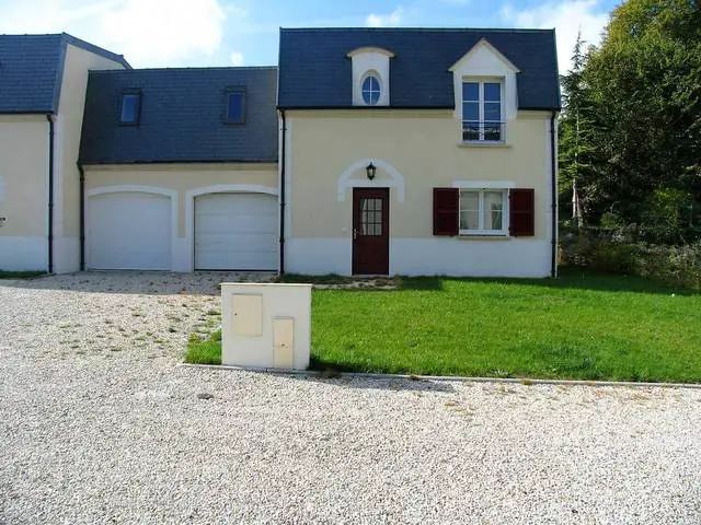Location Maison Saint-Pierre-Les-Nemours (77140) 92&nbsp;m² 1.225&nbsp;&euro;