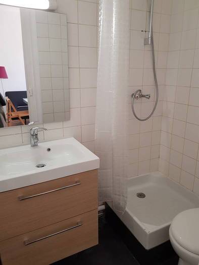 Location immobilier 700&nbsp;&euro; Paris 10E