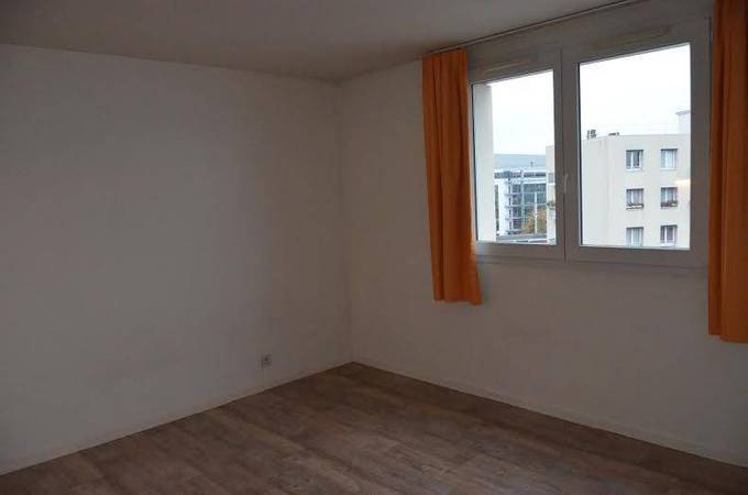 Location Appartement Rueil-Malmaison 25&nbsp;m² 720&nbsp;&euro;