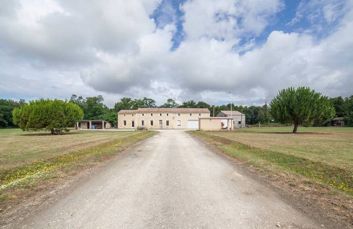 Vente Maison Saint-Ciers-Sur-Gironde 240&nbsp;m² 294.000&nbsp;&euro;