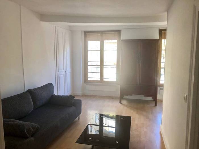 Location immobilier 1.320&nbsp;&euro; Paris 7E