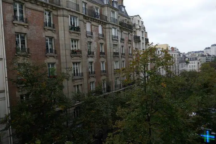 Appartement 1.373&nbsp;&euro; 53&nbsp;m² Paris 15E