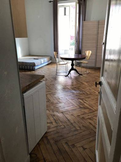 Location immobilier 700&nbsp;&euro; Antibes (06)