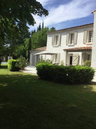 Location Maison Aix-En-Provence (13) 200&nbsp;m² 3.350&nbsp;&euro;