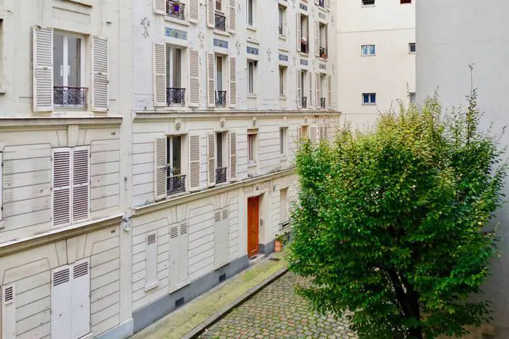 Location immobilier 1.050&nbsp;&euro; Paris 9E