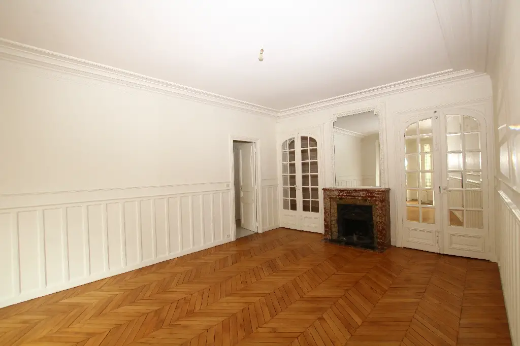 Location appartement 5 pièces 153,45 m2