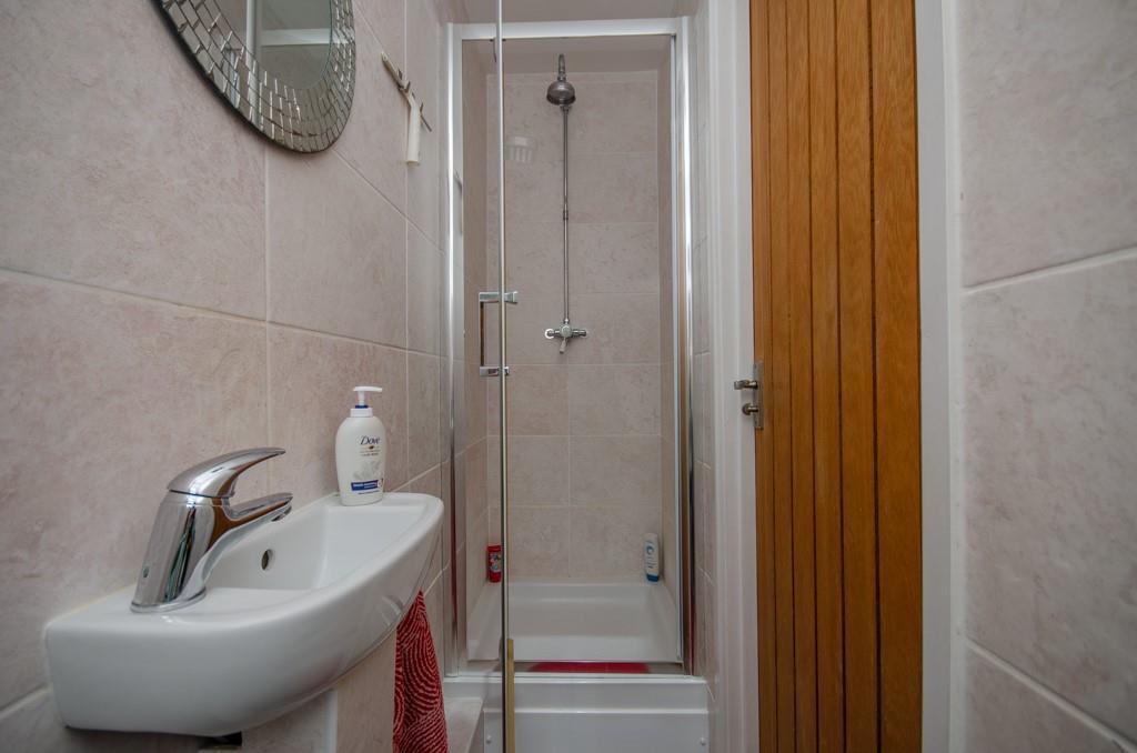 Shower room pic 1.jpg