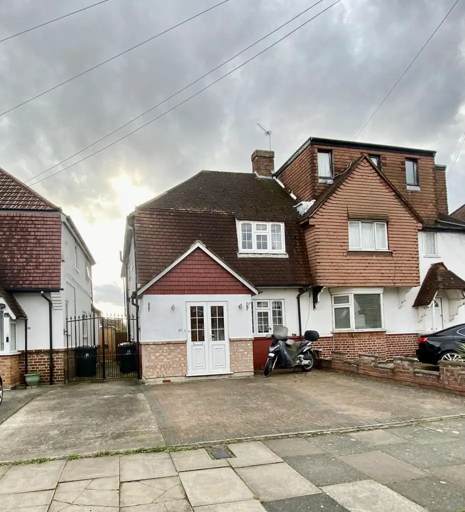 Charming 3 Bedroom Semi Detached Home with Beauti