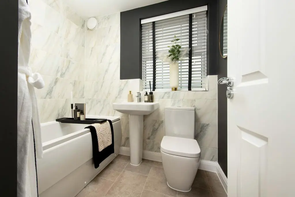 Neutral bathroom with bath, shower and toilet