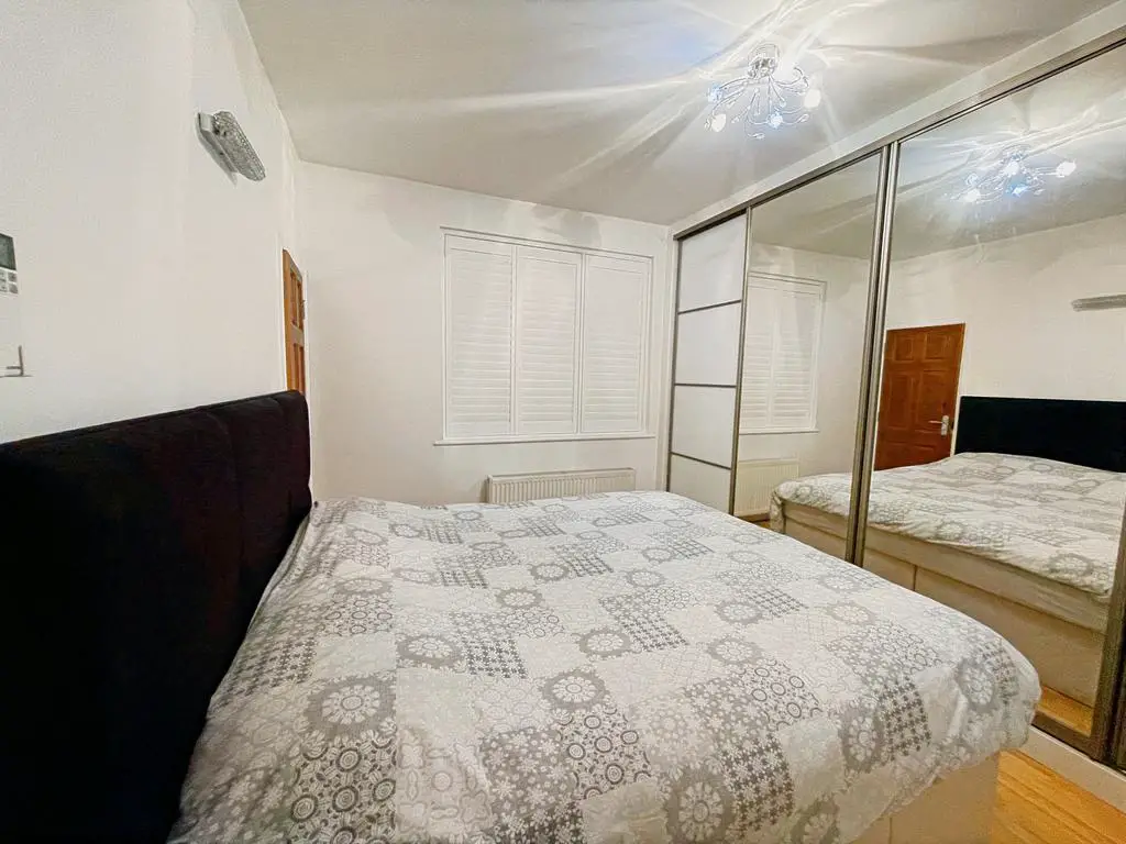 Double Bedroom with En suite 1.1