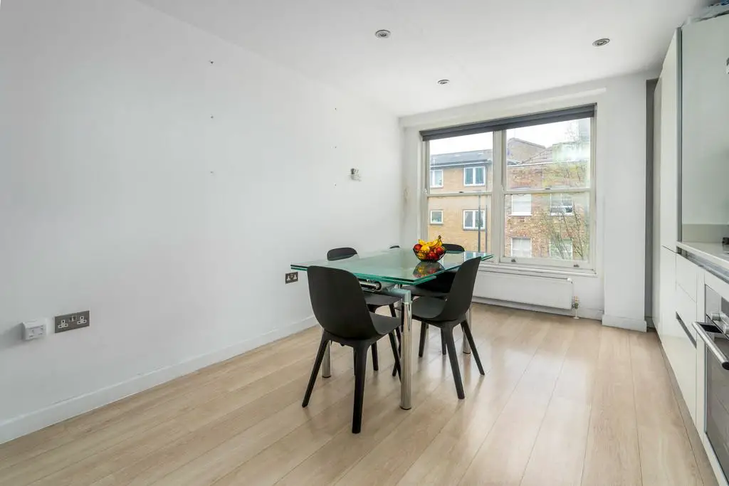 10 To Let 2 Bedroom flat Canon Street Road E1 www.
