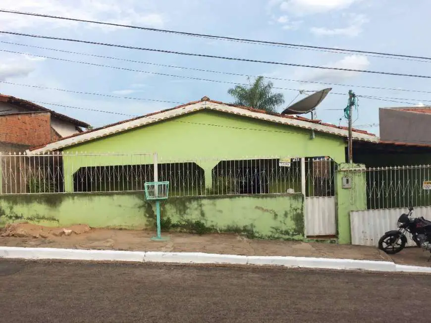 Casa com 4 Quartos à Venda, 187 m² por R$ 250.000 Santo Antonio do Pedregal, Cuiabá - MT