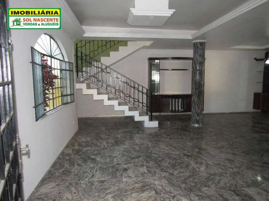 Casa com 3 Quartos para Alugar, 450 m² por R$ 2.700/Mês Rua Doutor Walter Porto - Cambeba, Fortaleza - CE