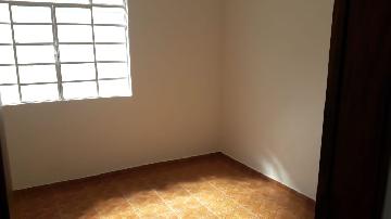 Casa com 2 Quartos para Alugar por R$ 1.200/Mês Jardim Oriente, São José dos Campos - SP