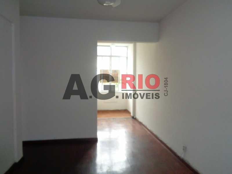 Apartamento com 2 Quartos para Alugar, 60 m² por R$ 800/Mês Campo dos Afonsos, Rio de Janeiro - RJ