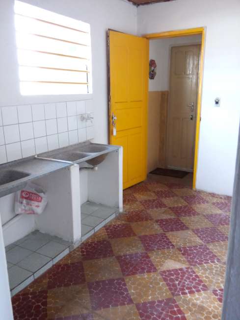 Casa com 2 Quartos para Alugar, 45 m² por R$ 600/Mês Avenida João Davino, 235 - Jatiúca, Maceió - AL