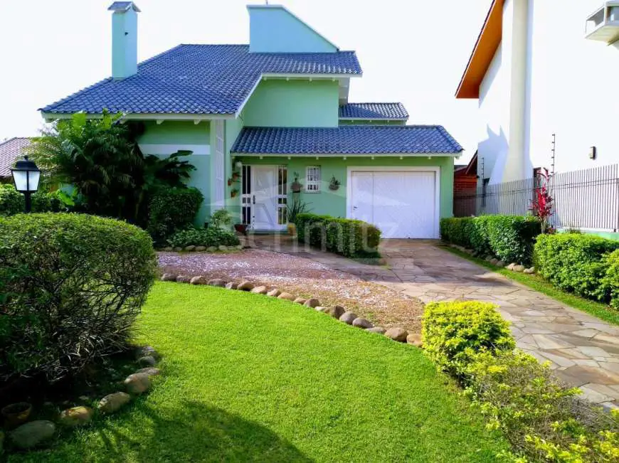 Casa com 3 Quartos à Venda, 280 m² por R$ 838.000 Igara, Canoas - RS