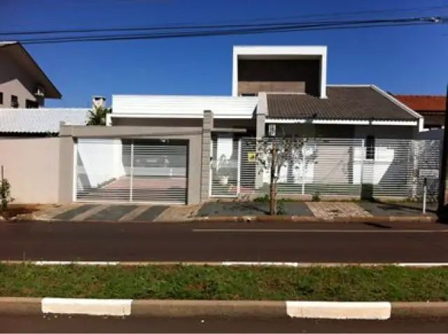 Casa com 3 Quartos à Venda por R$ 950.000 Rua da Faculdade - Jardim La Salle, Toledo - PR