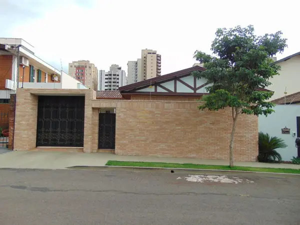 Casa com 3 Quartos à Venda, 300 m² por R$ 1.300.000 Rua Farrapos, 122 - Centro, Londrina - PR