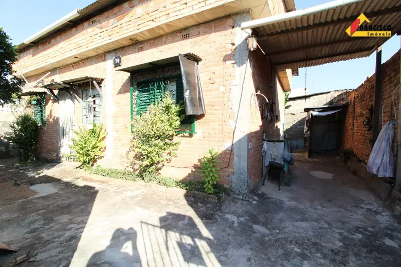 Casa com 3 Quartos à Venda, 60 m² por R$ 100.000 Juza Fonseca, Divinópolis - MG
