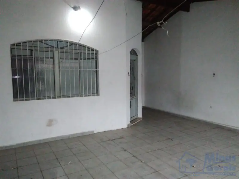 Casa com 3 Quartos para Alugar, 125 m² por R$ 1.400/Mês Jardim Sul, São José dos Campos - SP