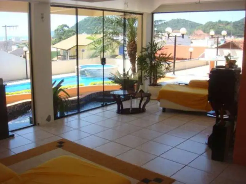 Casa com 4 Quartos para Alugar, 200 m² por R$ 2.500/Dia Praia dos Amores, Balneário Camboriú - SC