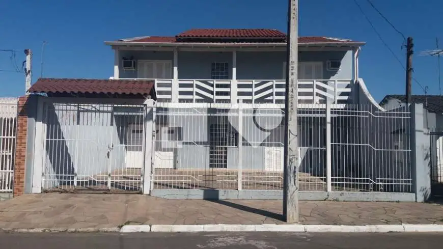 Casa com 3 Quartos para Alugar, 200 m² por R$ 2.500/Mês Guajuviras, Canoas - RS