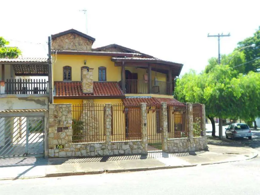 Casa com 4 Quartos à Venda, 290 m² por R$ 693.000 Jardim América, Campinas - SP