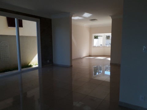 Casa de Condomínio com 4 Quartos para Alugar, 360 m² por R$ 7.000/Mês Bairro das Palmeiras, Campinas - SP