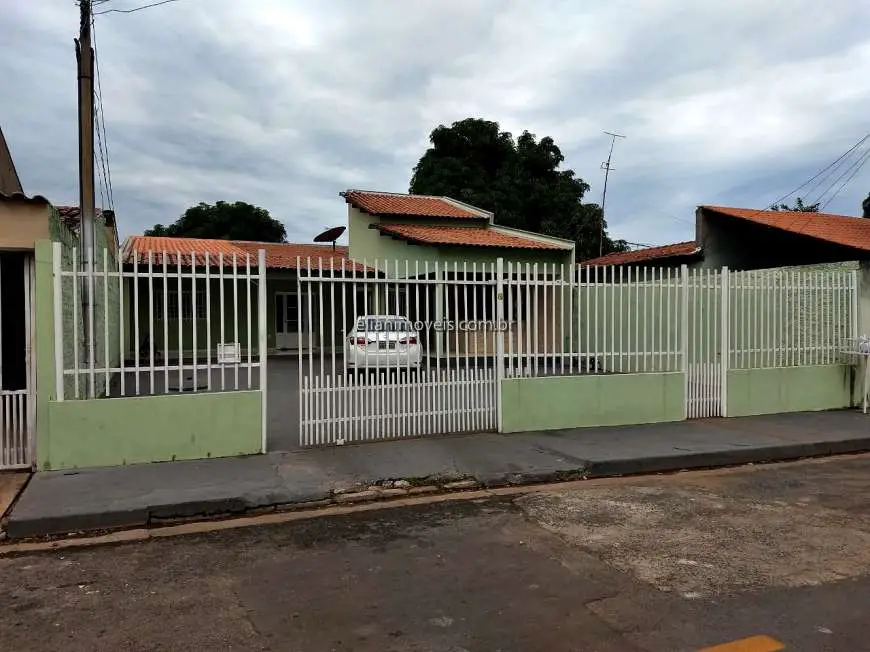 Casa com 2 Quartos à Venda, 147 m² por R$ 200.000 Jardim Comodoro, Cuiabá - MT