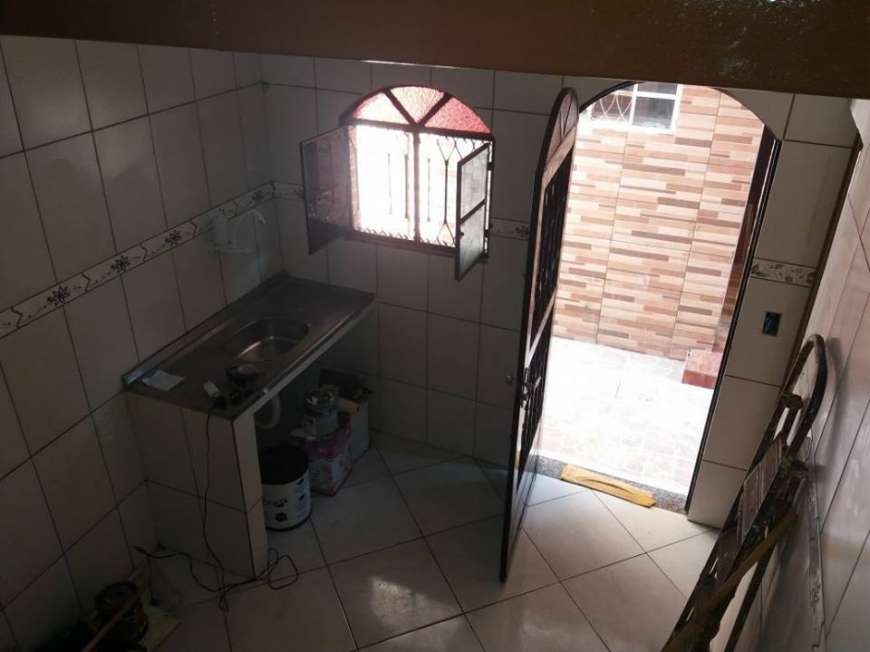 Kitnet com 1 Quarto para Alugar, 35 m² por R$ 400/Mês Rua Irapuru, 75 - Senador Vasconcelos, Rio de Janeiro - RJ