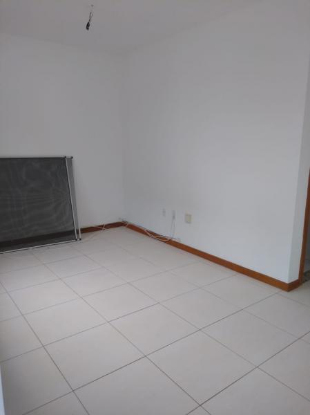 Casa de Condomínio com 3 Quartos para Alugar por R$ 1.700/Mês Rua José Ribeiro da Silva - Ipitanga, Lauro de Freitas - BA