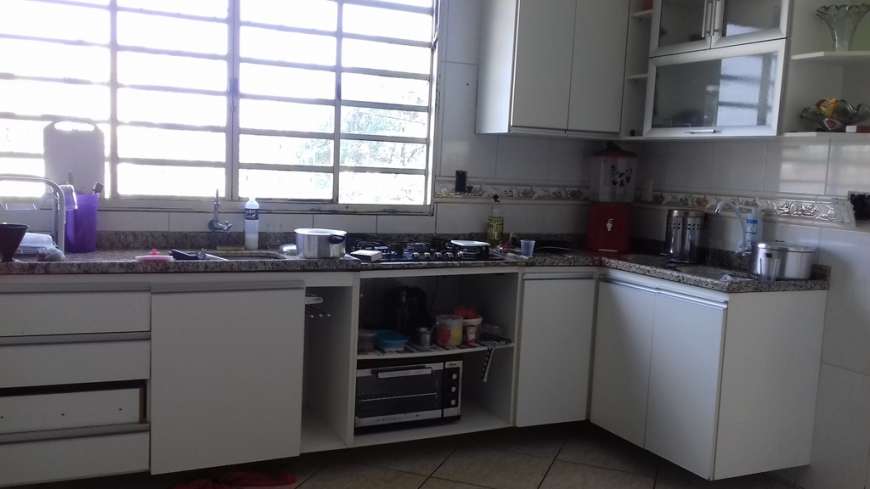 Casa com 4 Quartos para Alugar, 450 m² por R$ 2.500/Mês Venda Nova, Belo Horizonte - MG