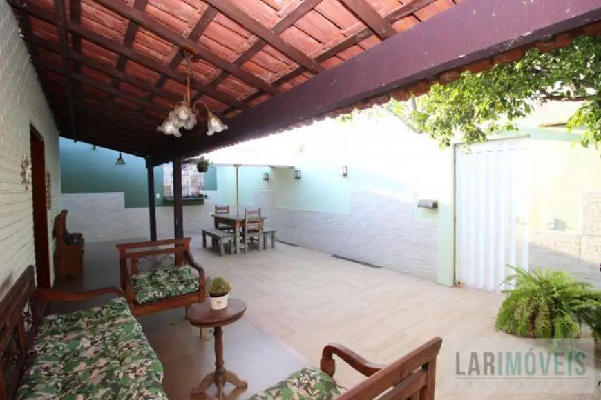Casa com 4 Quartos à Venda, 360 m² por R$ 410.000 Avenida Jacaraipe, 1 - Das Laranjeiras, Serra - ES
