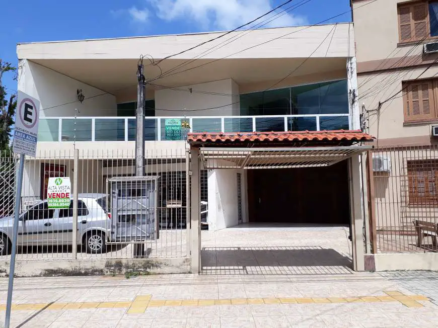 Sobrado com 3 Quartos à Venda, 380 m² por R$ 1.702.000 Rua Cândido Machado - Centro, Canoas - RS