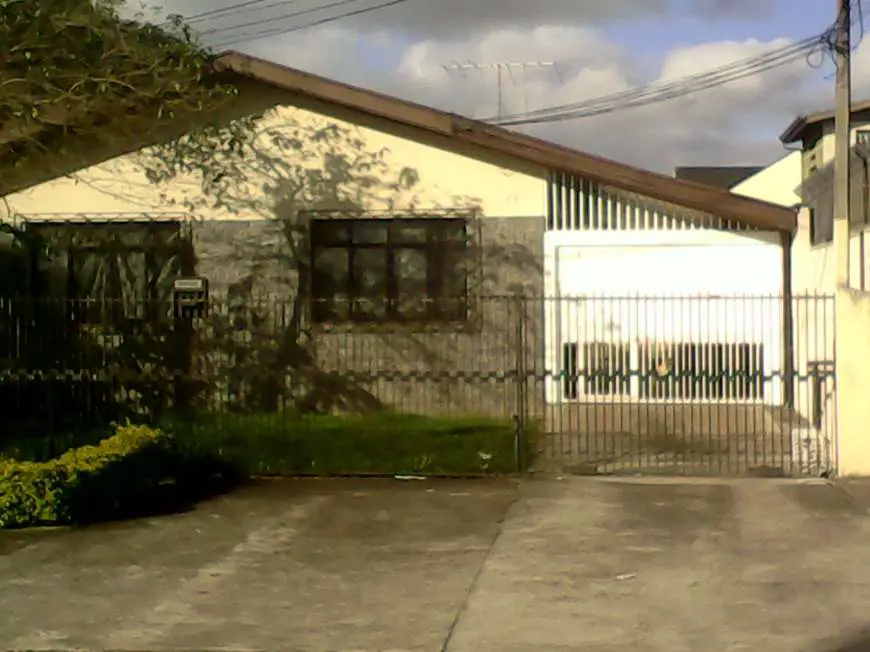 Casa com 4 Quartos à Venda, 220 m² por R$ 520.000 Rua Olga de Araújo Espíndola, 44 - Novo Mundo, Curitiba - PR
