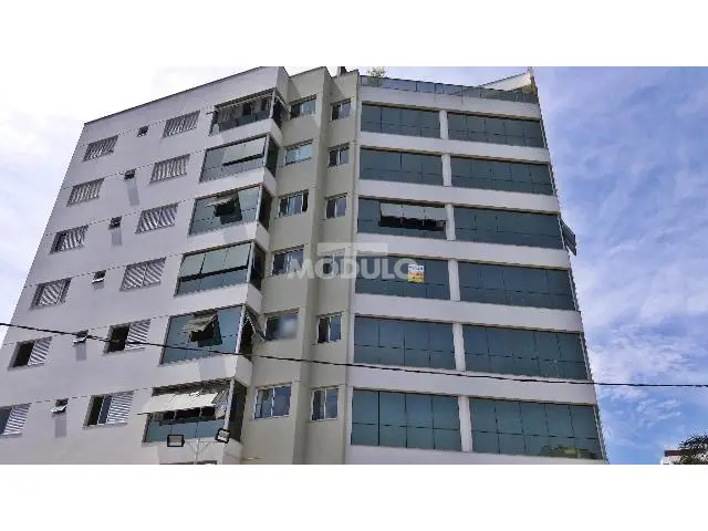 Apartamento com 3 Quartos para Alugar, 130 m² por R$ 2.000/Mês Daniel Fonseca, Uberlândia - MG