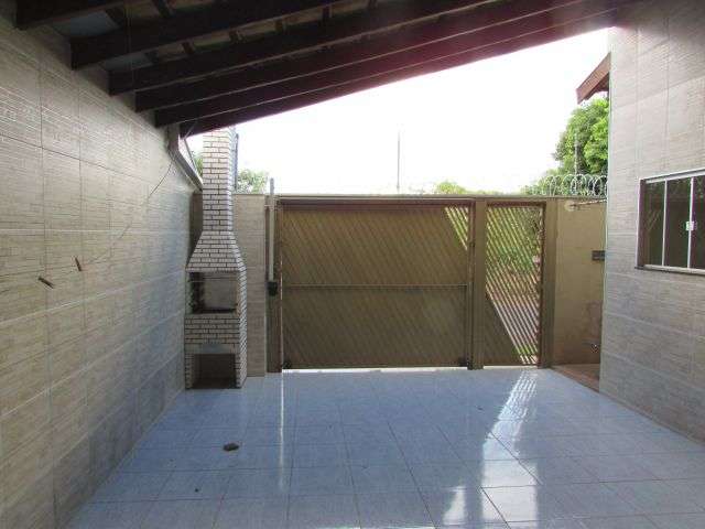 Casa com 2 Quartos para Alugar, 56 m² por R$ 950/Mês Rua Nhambiquara, 1446 - Jardim Tijuca II, Campo Grande - MS