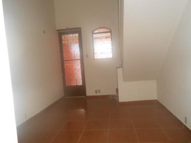 Casa com 1 Quarto para Alugar, 57 m² por R$ 1.000/Mês Avenida Paris - Bonsucesso, Rio de Janeiro - RJ