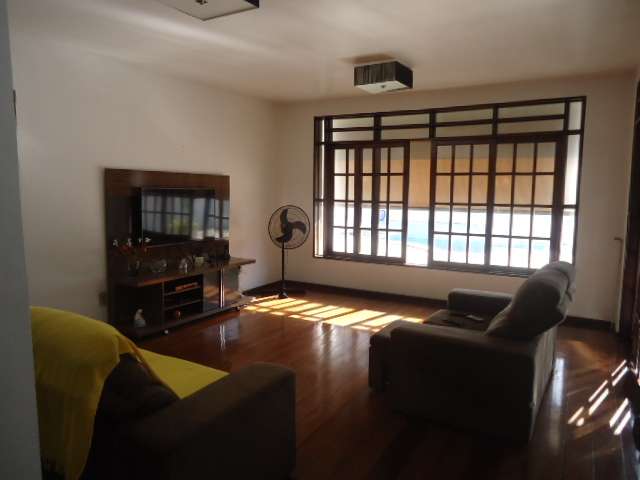 Casa com 4 Quartos à Venda, 329 m² por R$ 850.000 Rua Estudante Alexandre Gonçalves Sarmento, 43 - Jatiúca, Maceió - AL