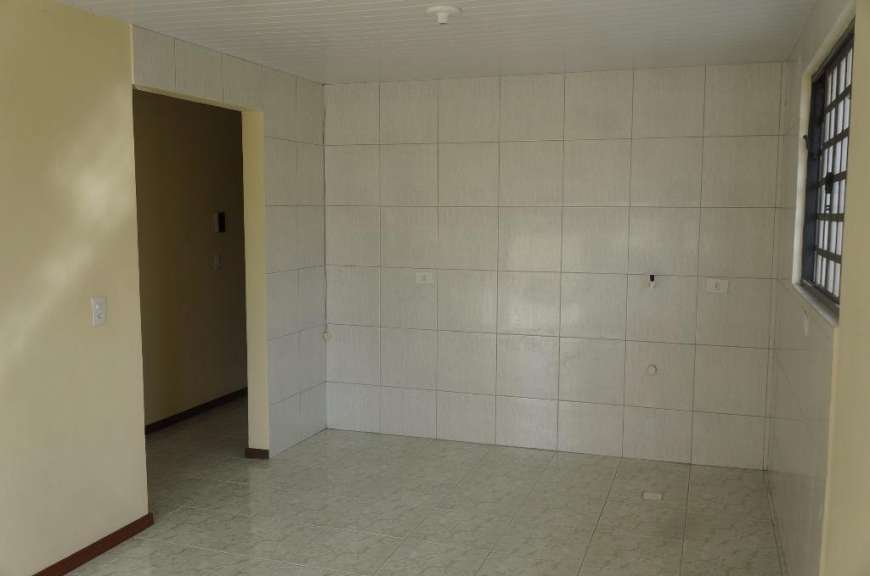 Casa com 2 Quartos para Alugar, 56 m² por R$ 900/Mês Rua Eloy de Assis Fabris - Novo Mundo, Curitiba - PR