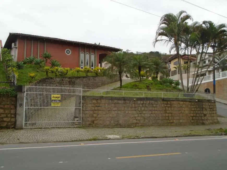 Casa com 3 Quartos para Alugar, 150 m² por R$ 2.800/Mês Saguaçú, Joinville - SC