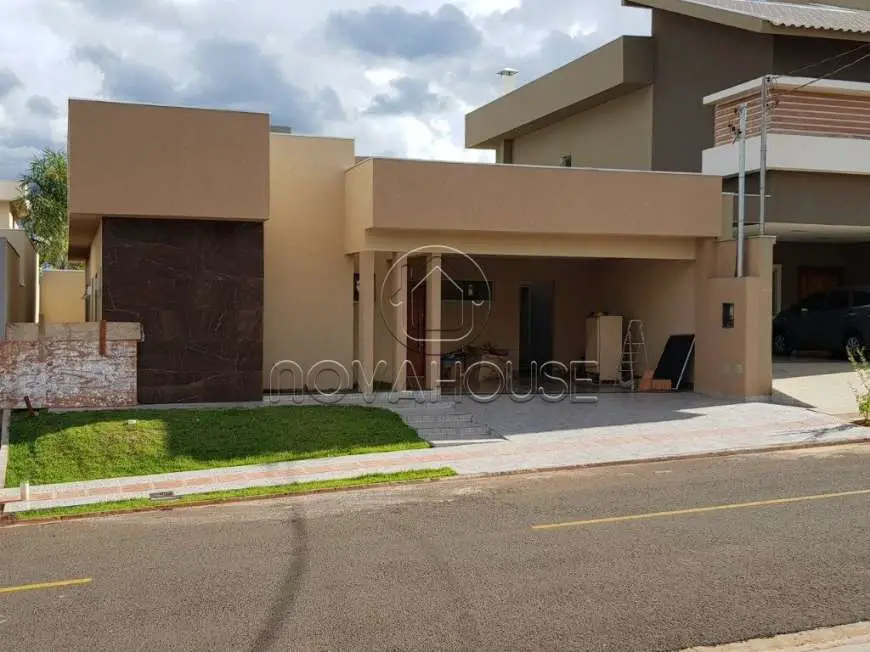 Casa de Condomínio com 3 Quartos à Venda, 190 m² por R$ 850.000 Vila Nasser, Campo Grande - MS