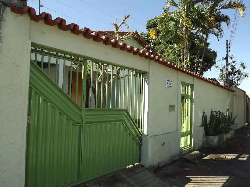Casa com 3 Quartos para Alugar, 192 m² por R$ 1.600/Mês Avenida Perimetral, 485 - Setor Campinas, Goiânia - GO