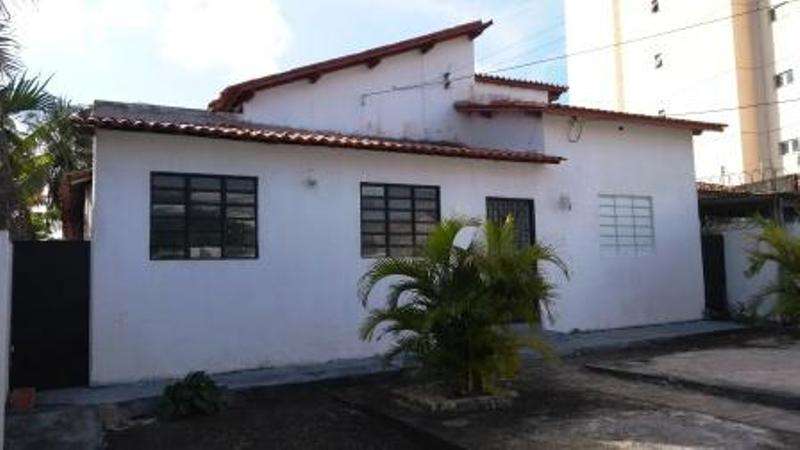 Casa com 3 Quartos para Alugar, 330 m² por R$ 2.200/Mês Rua Conselheiro Tristão, 774 - Fátima, Fortaleza - CE