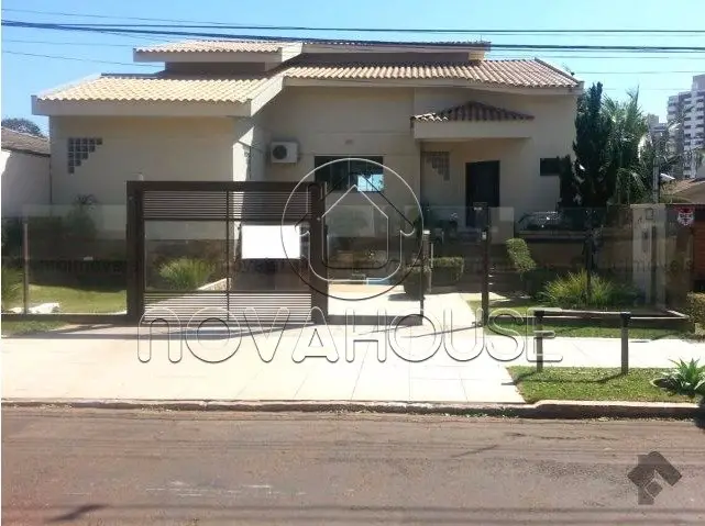 Casa com 5 Quartos à Venda, 350 m² por R$ 1.300.000 Chácara Cachoeira, Campo Grande - MS