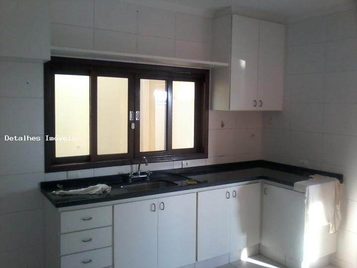 Casa com 4 Quartos para Alugar, 250 m² por R$ 3.200/Mês Urbanova, São José dos Campos - SP