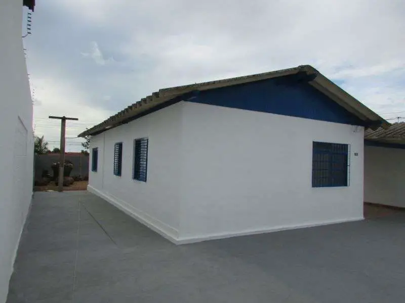 Casa com 3 Quartos para Alugar, 100 m² por R$ 850/Mês Rua Samburá, 31 - Coronel Antonino, Campo Grande - MS