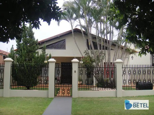 Casa com 3 Quartos à Venda, 347 m² por R$ 1.000.000 Rua Joaquim Alves Taveira, 2430 - Vila Planalto, Dourados - MS
