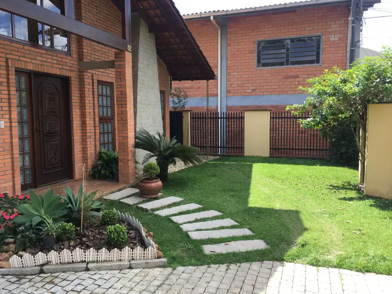 Casa com 3 Quartos para Alugar, 211 m² por R$ 2.800/Mês Rua Emílio Floriani, 82 - Nova Brasília, Jaraguá do Sul - SC